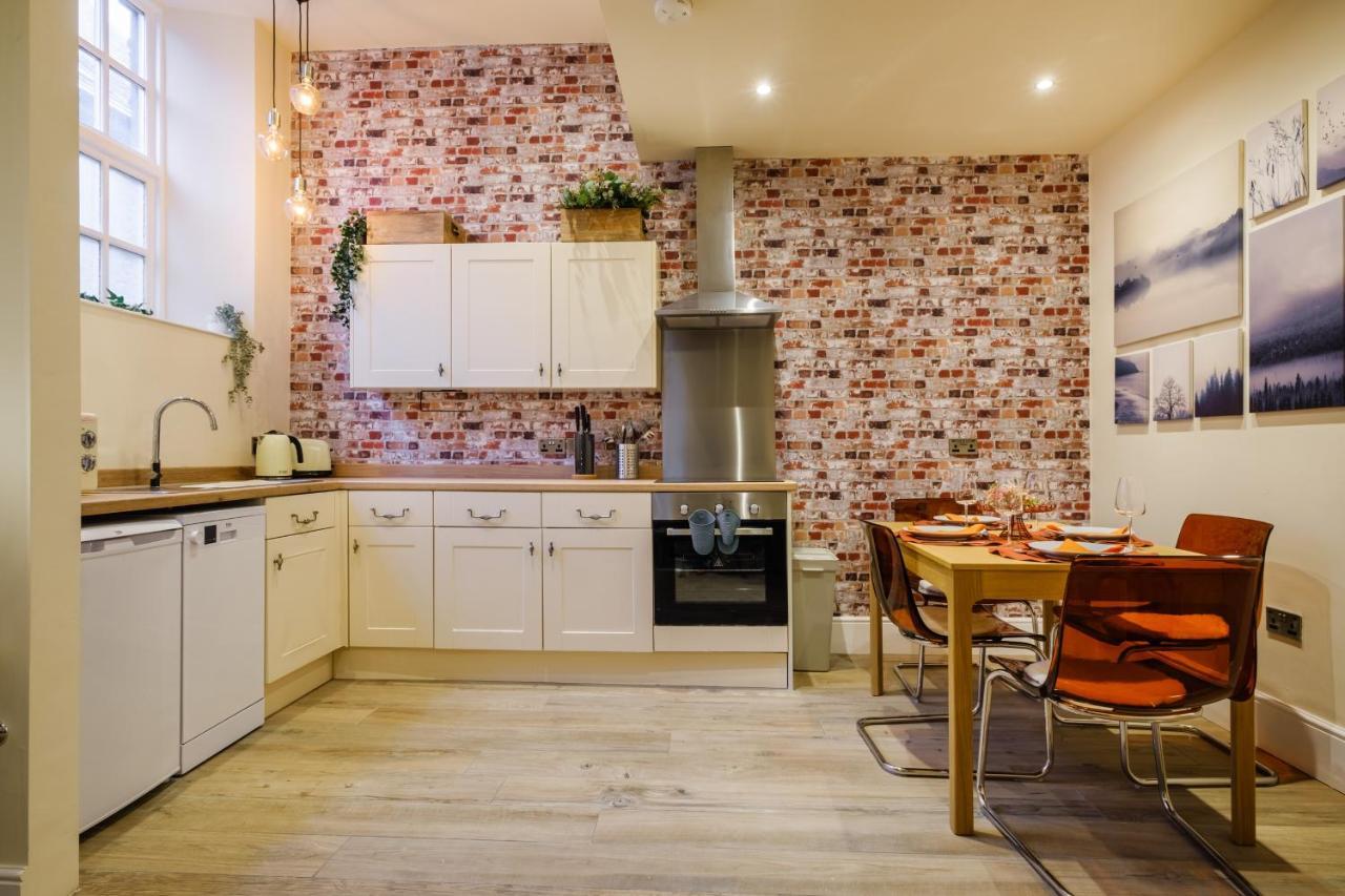 Flat 2, The Old Antiques Warehouse - Free Off-Site Health Club Access With Pool, Sauna, Steam Room & Gym Bowness-on-Windermere Ngoại thất bức ảnh