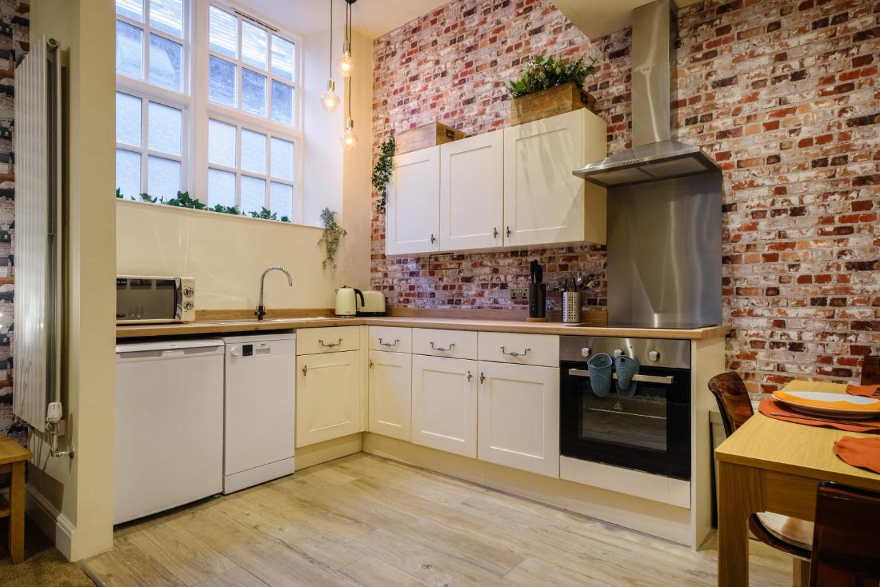 Flat 2, The Old Antiques Warehouse - Free Off-Site Health Club Access With Pool, Sauna, Steam Room & Gym Bowness-on-Windermere Ngoại thất bức ảnh