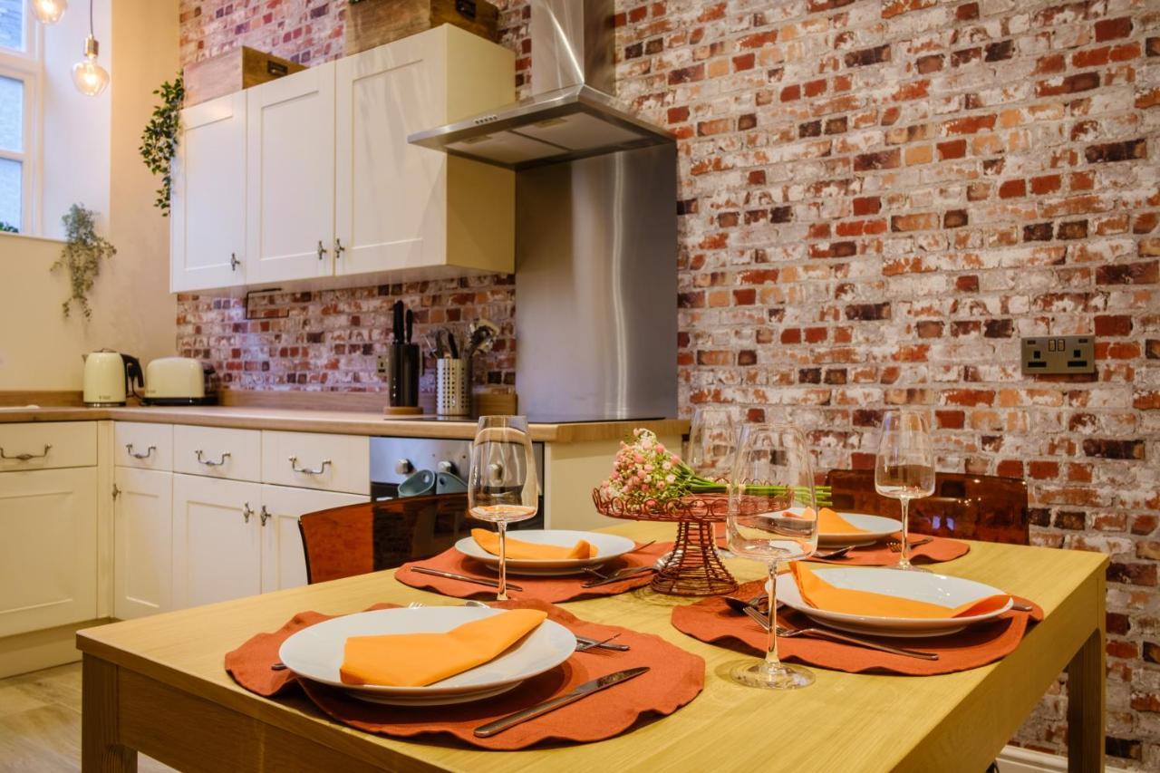 Flat 2, The Old Antiques Warehouse - Free Off-Site Health Club Access With Pool, Sauna, Steam Room & Gym Bowness-on-Windermere Ngoại thất bức ảnh